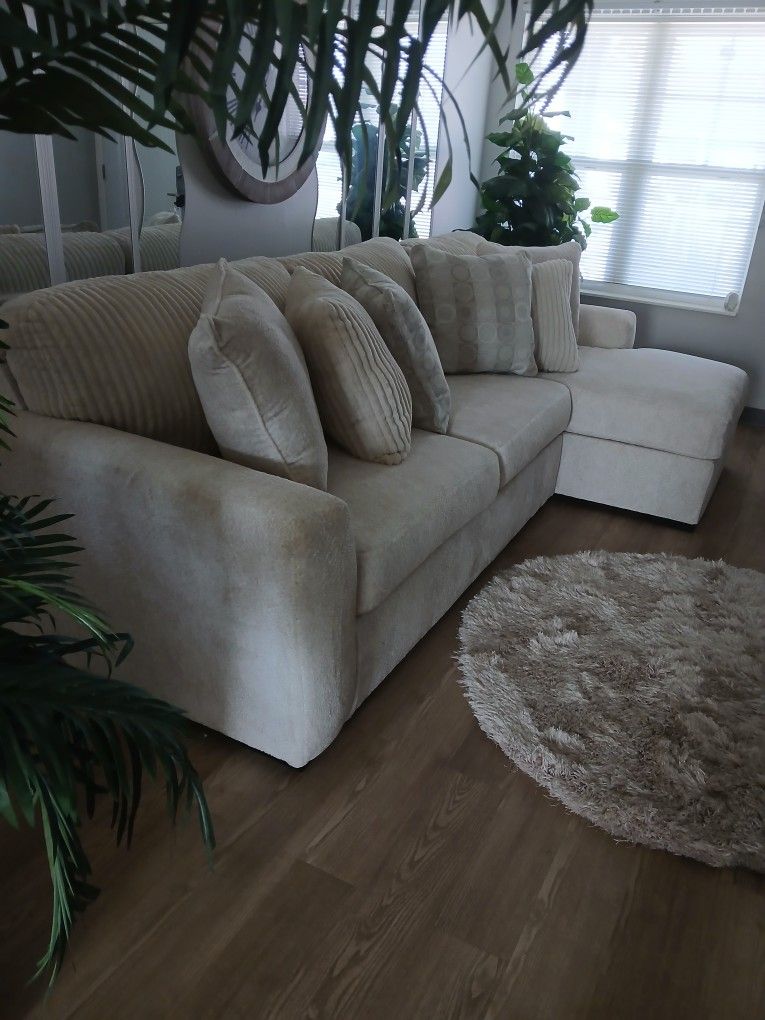 Off-white Sectional For Sale Going For 1500 But I Will Accept Best Offer Brand New