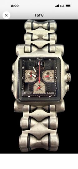 Oakley Minute Machine Titanium Black and Silver Face