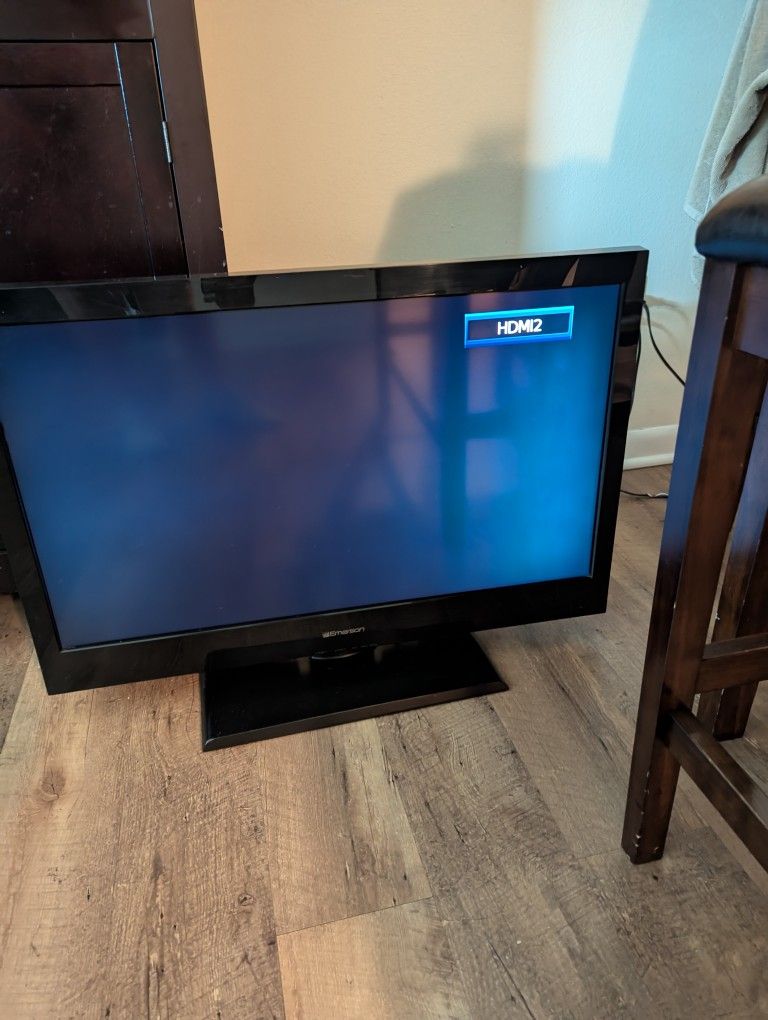 32 Inch Emerson Tv