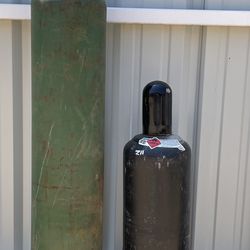 Oxy-acetylene torch cylinders (250 cu ft and #4)