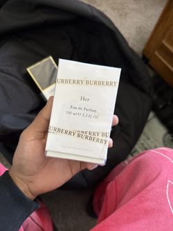 Burberry Her Eau de Parfum 100ml 🤍 (New, Sealed)