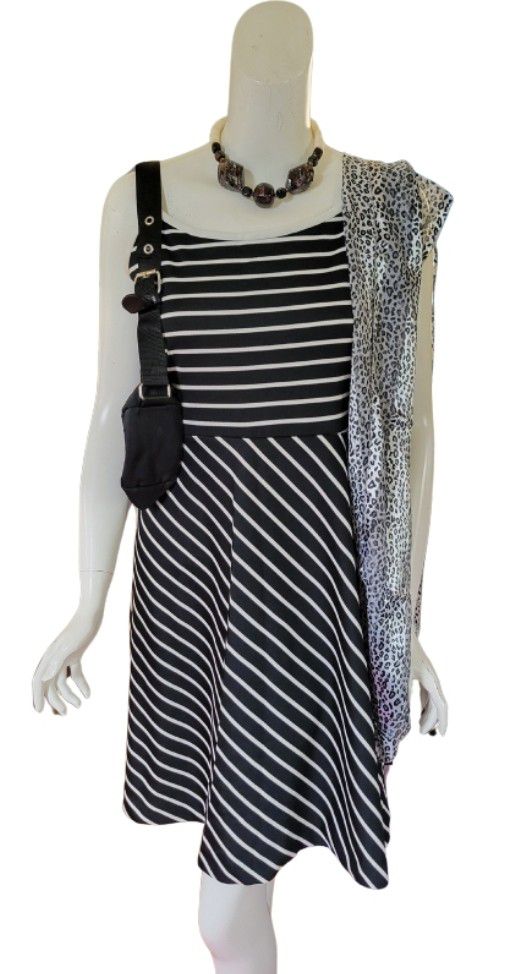 Vintage 80's Black n White Polyester Summer Dress. Size S. $16
