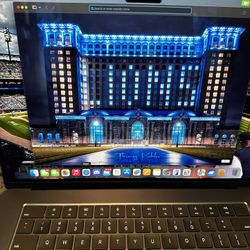 Apple MacBook Air 256 GB SSD 8GB Unified Memory