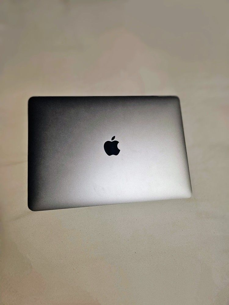 Apple MacBook Air (13-inch Retina Display, 8GB RAM, 256GB SSD Storage