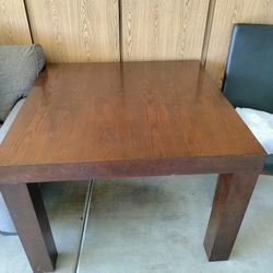 Square Kitchen Table 42x42  30 " Tall. With 6 Chairs. Looks Like New. Chandler Blvd And 46 St 85044