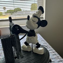 MICKEY MOUSE FIGURE DISNEY PARKS STEAMBOAT WILLIE CRANK TOY LTD 75TH ANIMATED