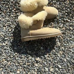 Uggs Ankle Boot Sz 4.5 /5.5ish Excellent Condition 