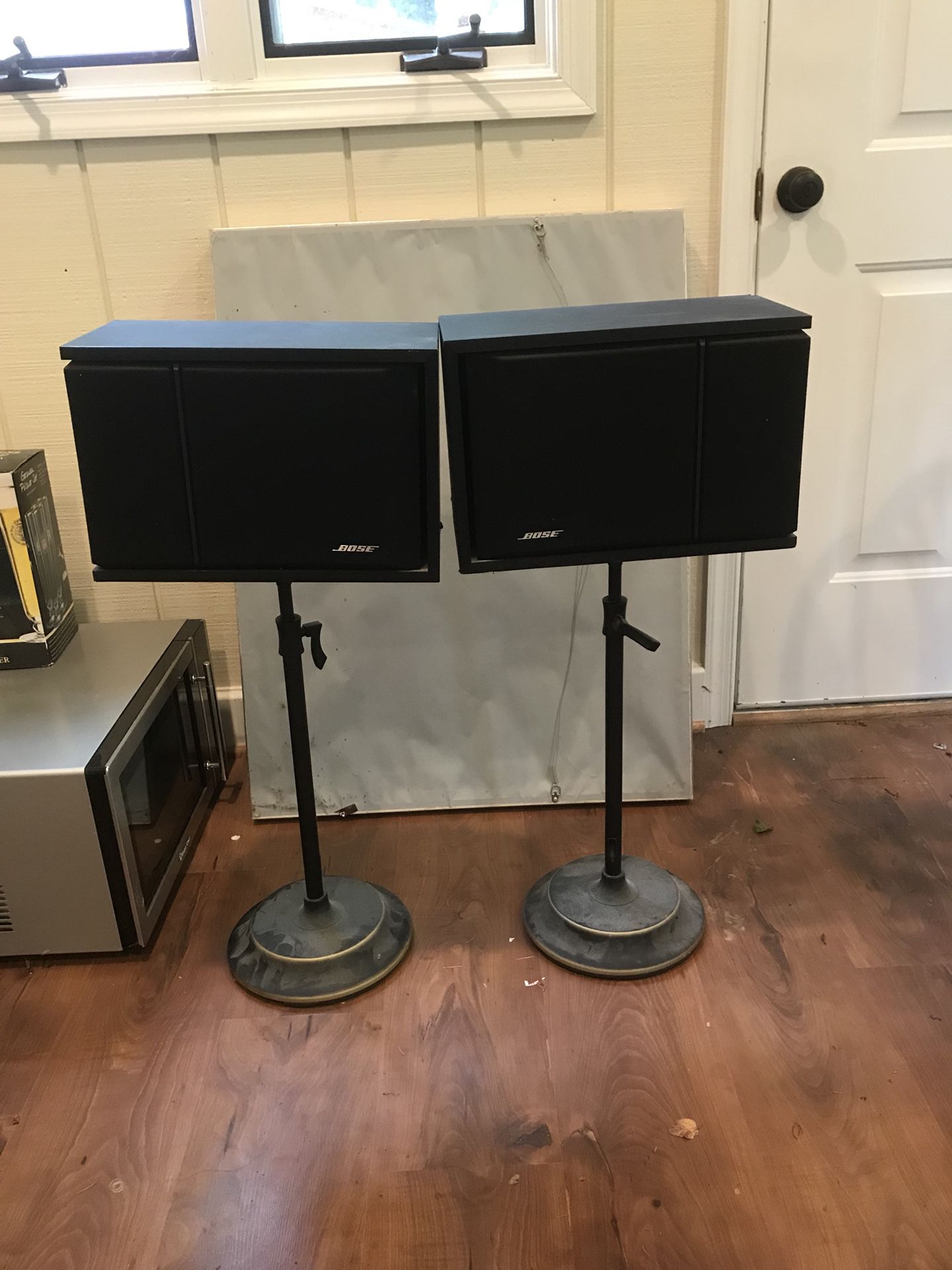 Pair of BOSE speakers