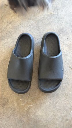 Nike boy slides