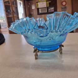  STUNNING  BEAUTIFUL VINTAGE  MAYBE FENTON  COLONIAL BLUE  BOWL WITH  BRASS  ANGEL  STAND  PERFECT CONDITION 