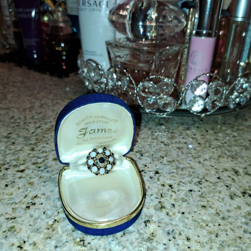 Vintage 18K Gold THAI PRINCESS DOME COCKTAIL RING. Opals & Sapphires - beautiful!size 5