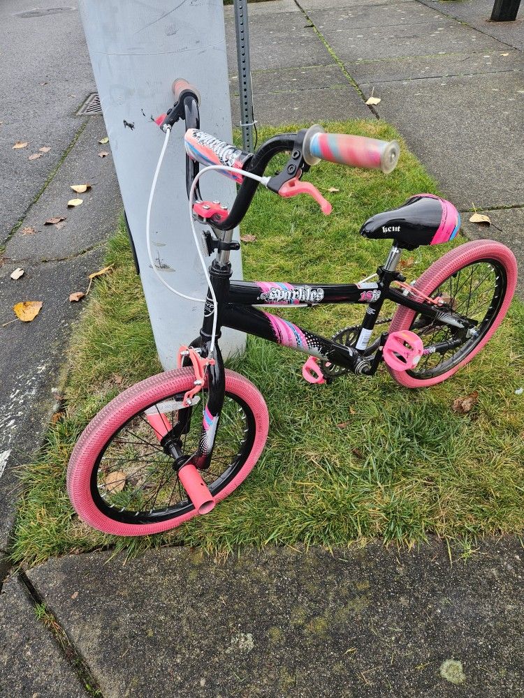 Kids Bike Kent Sparkles 18'S, Hand And Foot Brakes, 3-9 Years, Frame Very Good Condition, Need New Tires