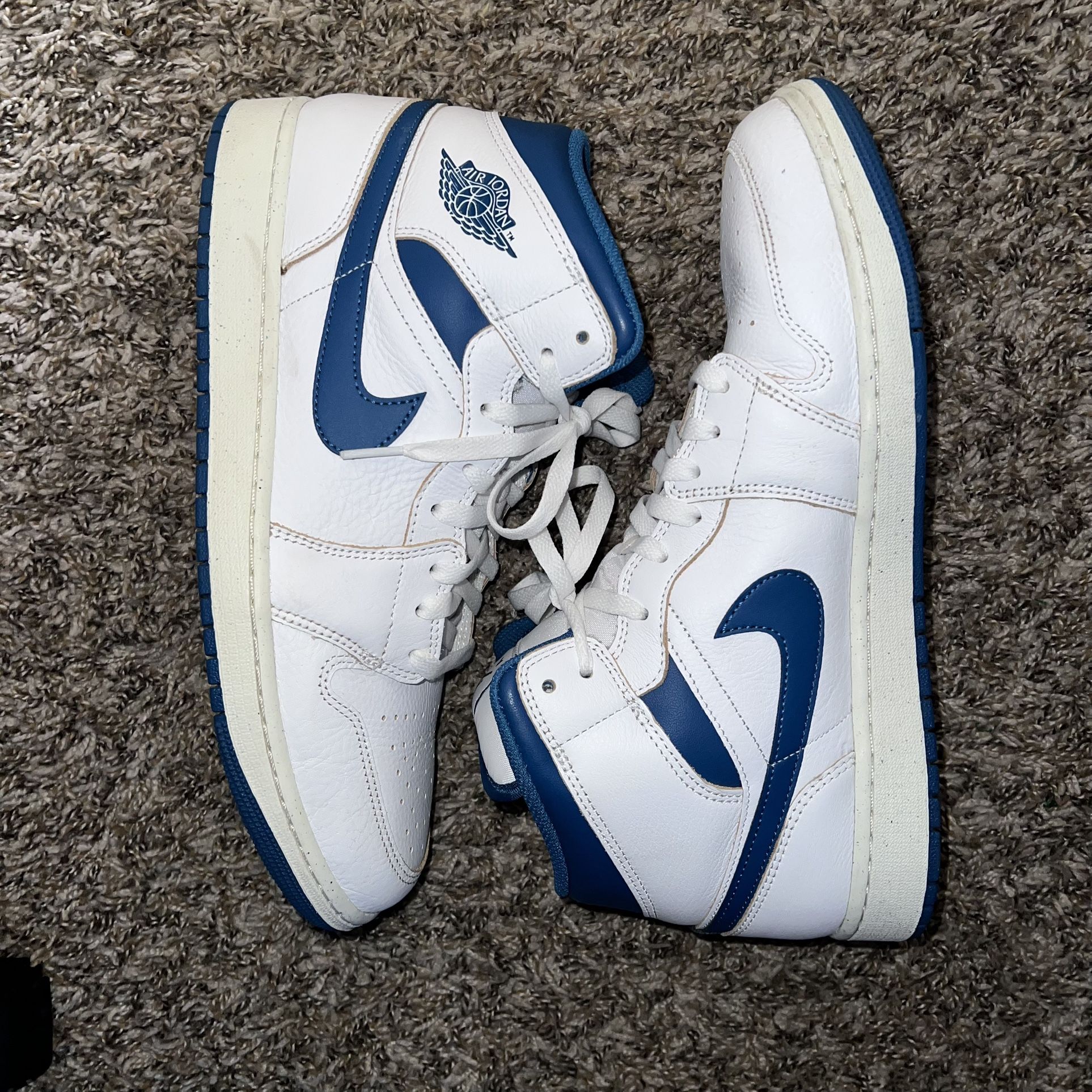 Jordan AJ 1 Mid SE Size 12
