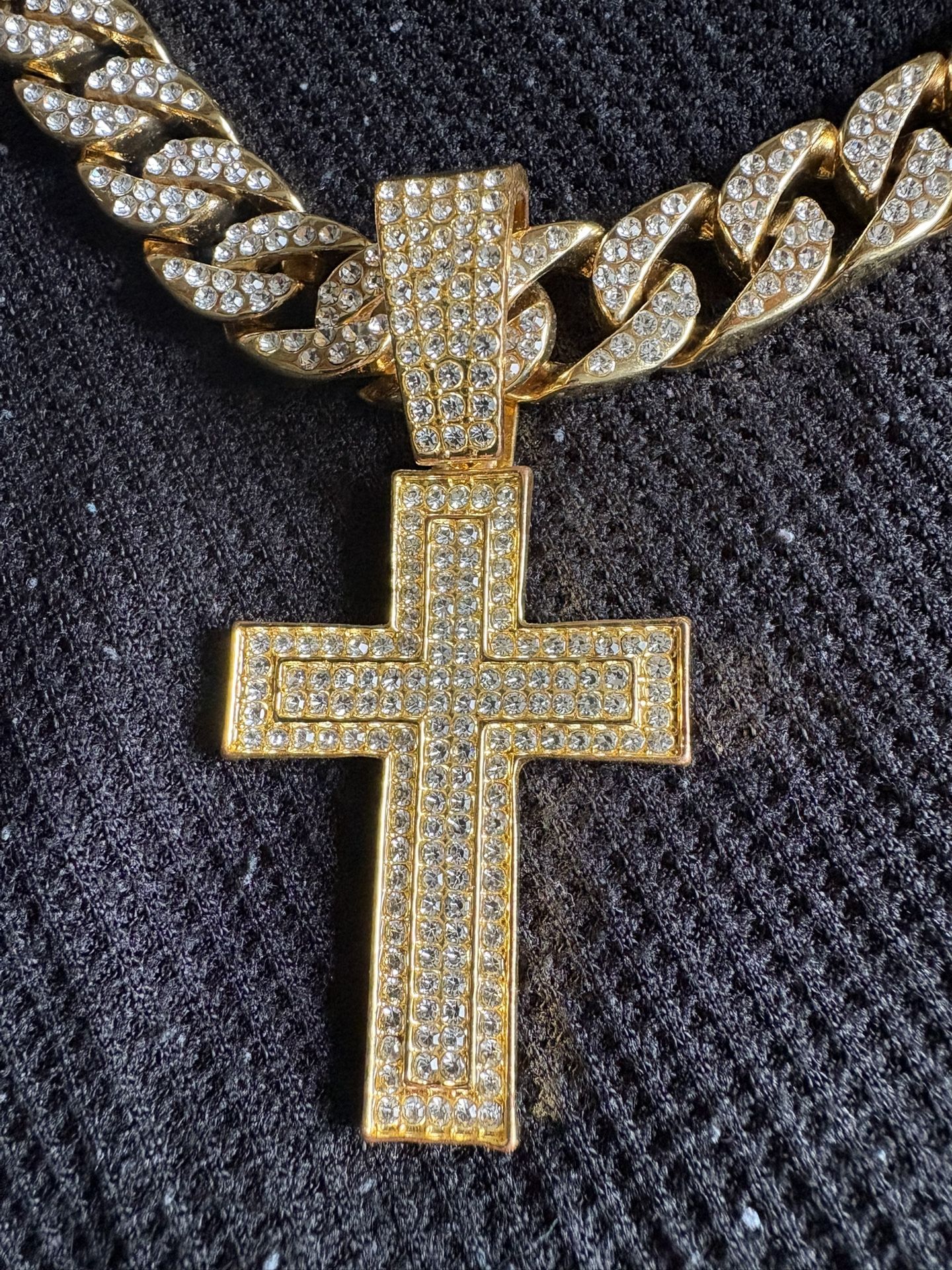 Large Cuban Link Chain With Cross Pendant