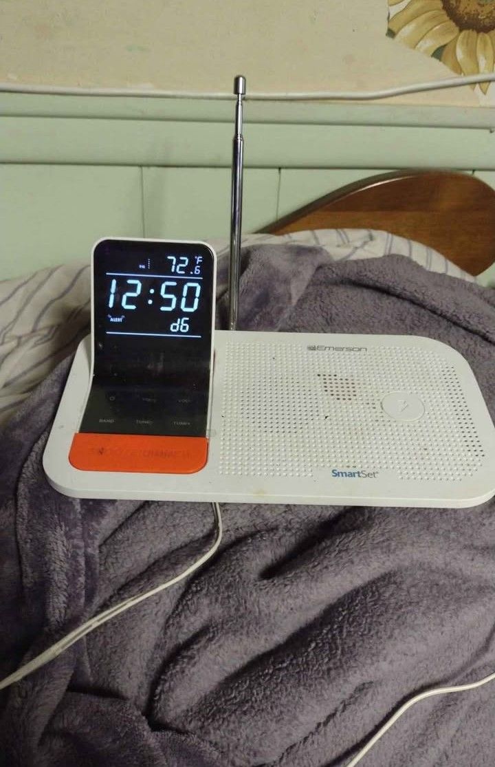 Emerson smart set alarm clock radio $25 obo
