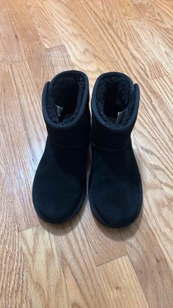 Ugg girl black boots size 3