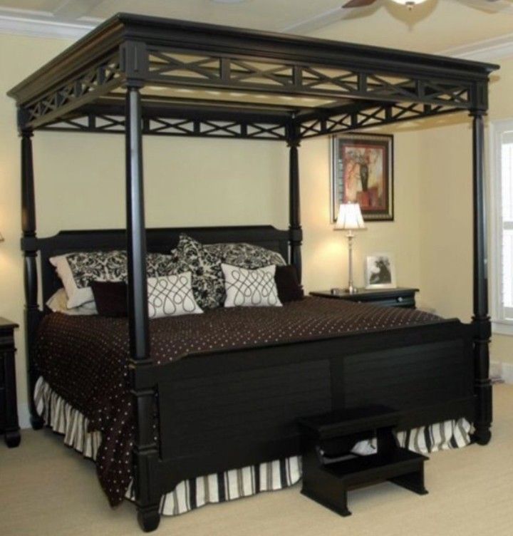 Plantation Cove Canopy Bed, End Tables, & Coffee Table