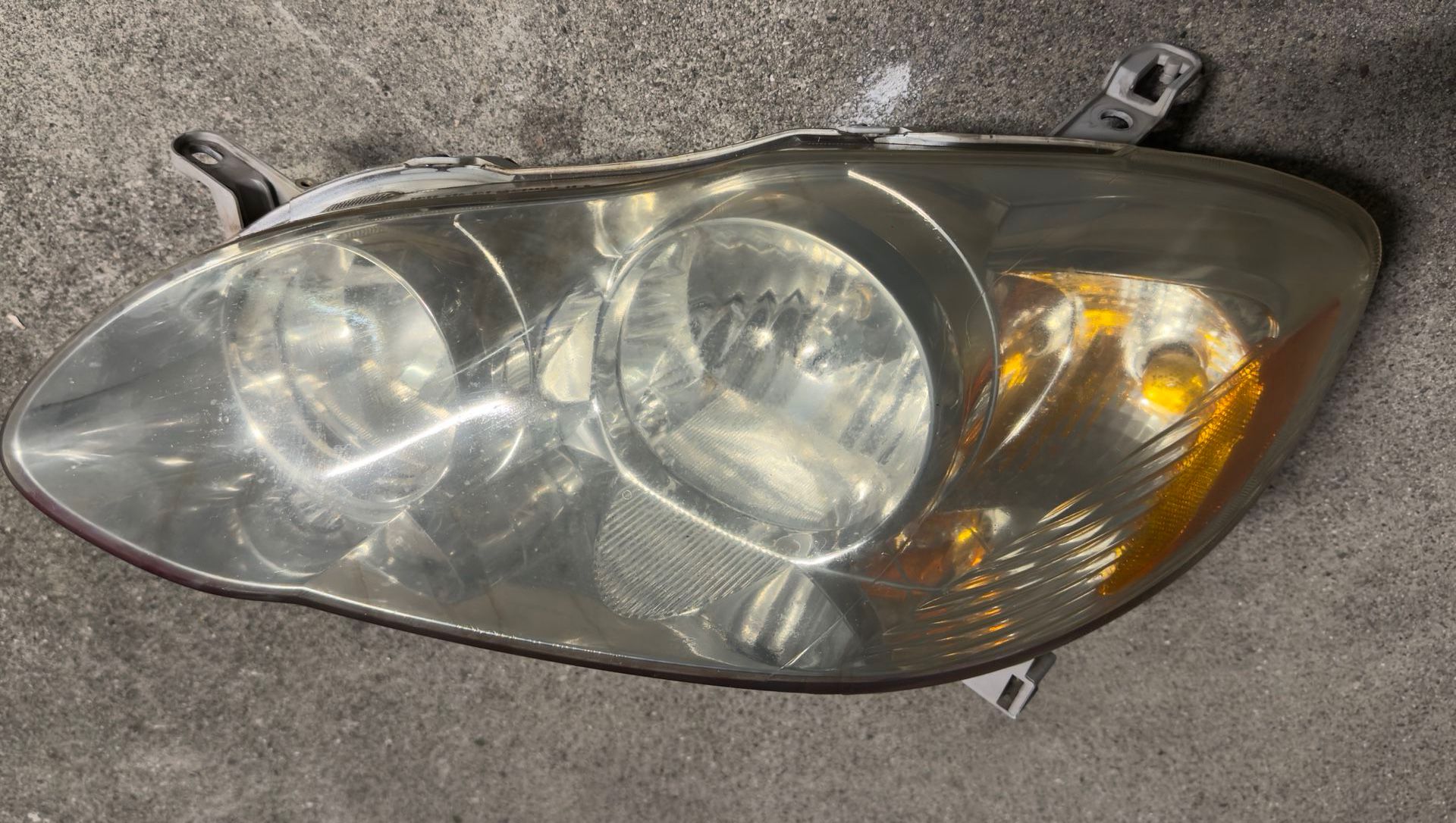 2006 Toyota Corolla Driver Side (LH) Headlight Assembly – Used