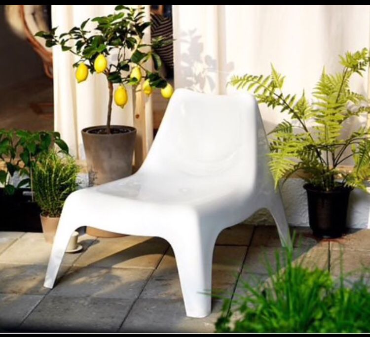 Lake Taupo klep hetzelfde (Two) IKEA PS VÅGÖ outdoor Chair, white for Sale in Austin, TX - OfferUp