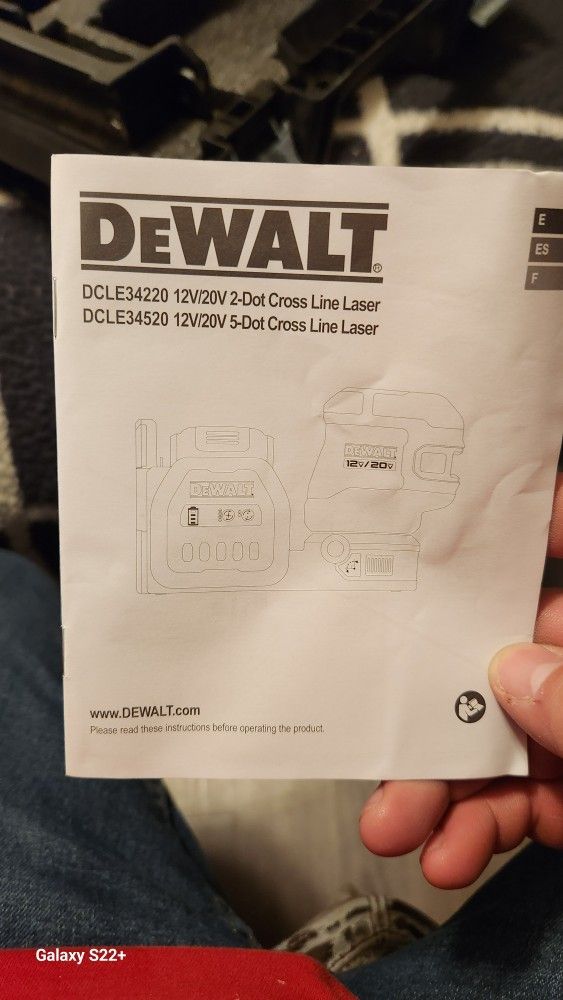 Dewalt Laser De Punto Y De Linea On 1 Pila Y Su Cargador