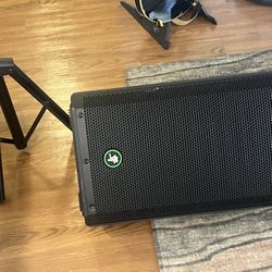 PA speaker Mackie Thrash 212 + Proline Stand