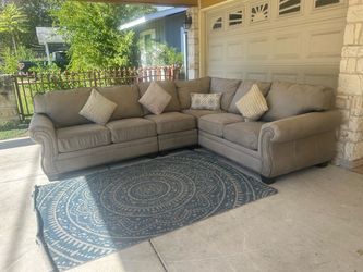 Free Delivery 🚚 Gray Sectional/ Sala Seccional Gris