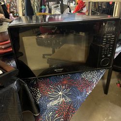 Sharp Microwave 1500watt very nice man used once before his house was ready with built in unit 