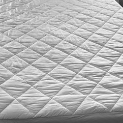 MATTRESS FIRM QUEEN ADJUSTABLE FRAME AND MATTRESS