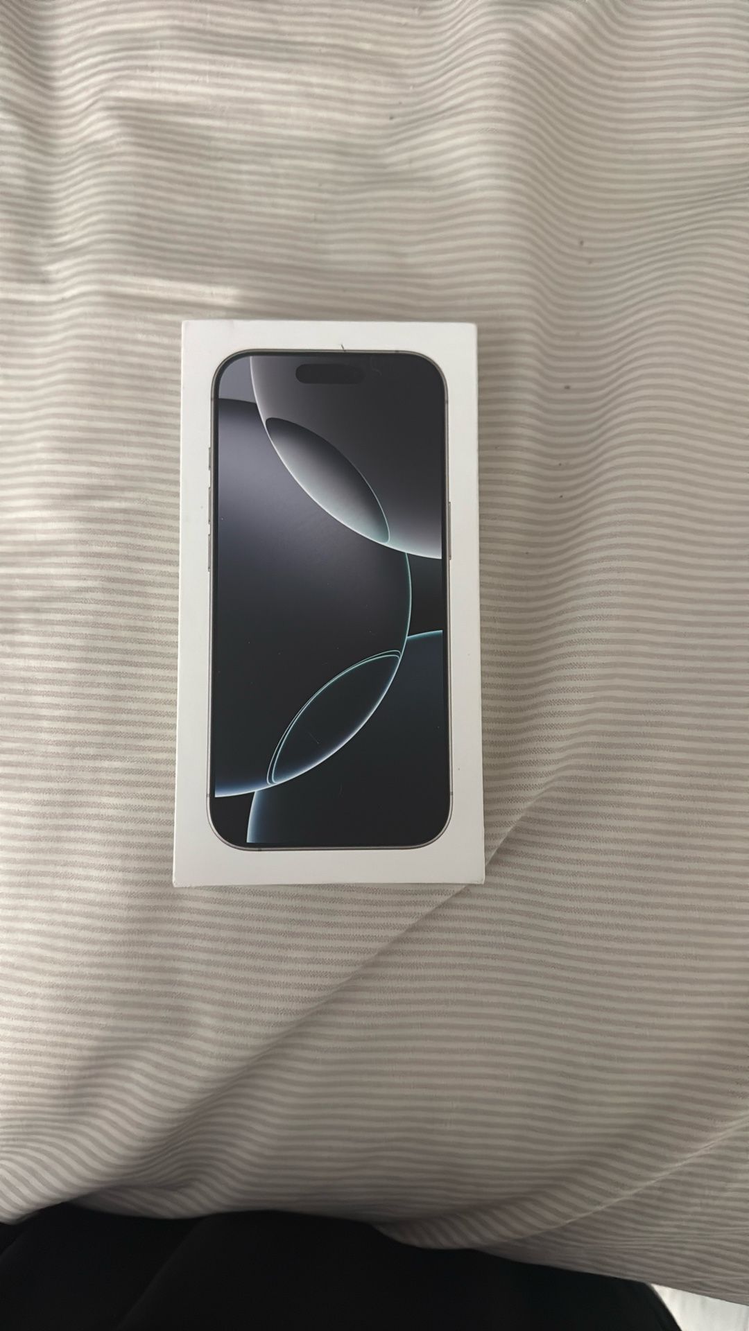 iPhone 16 Pro Box 