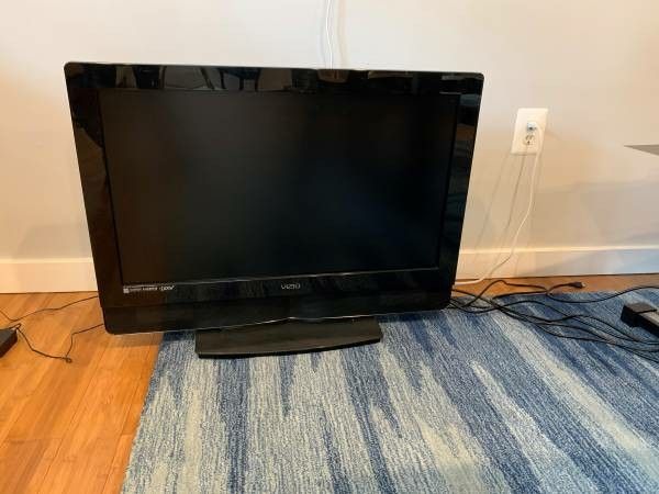 Vizio 32 inch TV with HDMI port $85