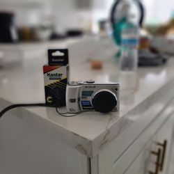 Panasonic LUMIX DMC-TZ1 Compact Digital Camera