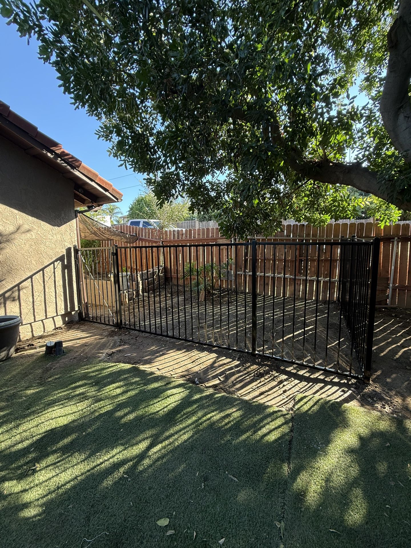 DOG RUN - DOG KENNELS - STEEL FENCE & GATES 