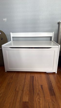 Melissa and Doug toy chest
