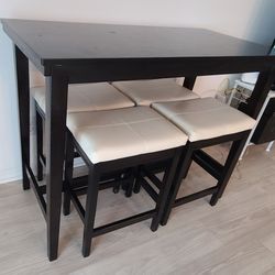 Wood Dinig Table With Stools