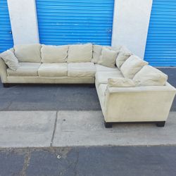 Comfortable Huge Sectional Couch 🛋 Very Nice