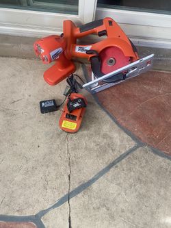 Lanpara Serruchó Con Su Cargador 