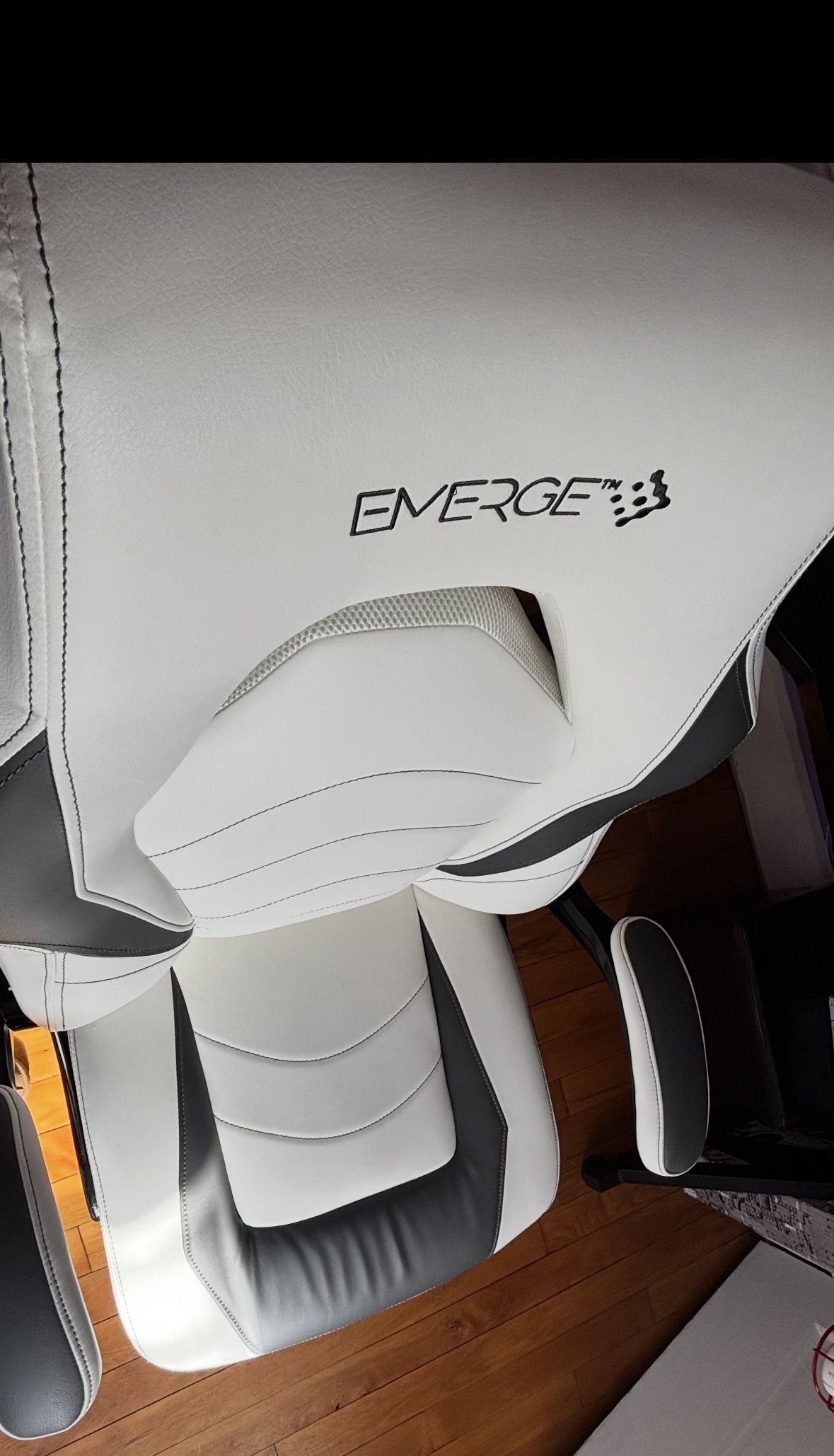 Like-New Emerge Gaming Chair - White & Black | Ergonomic & Stylish!