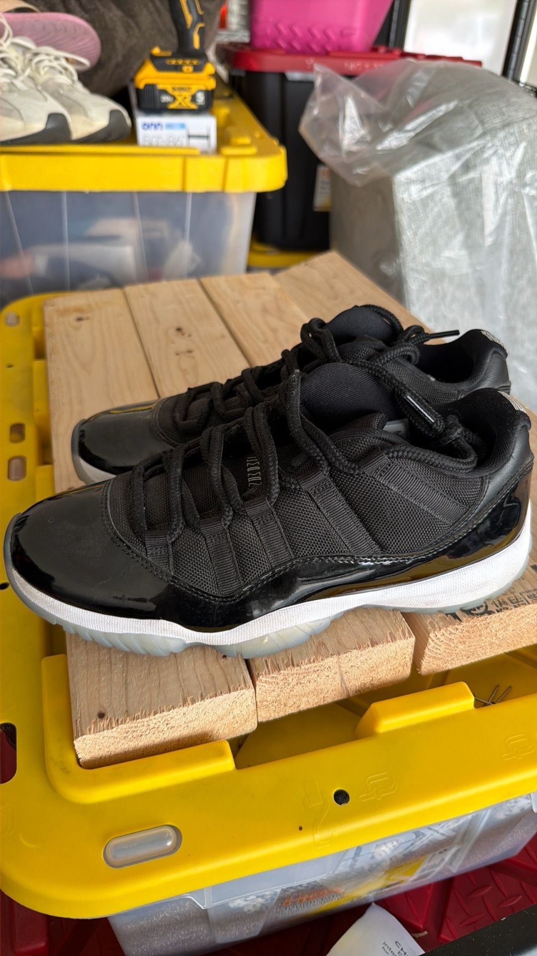 Jordan 11 low size 8 men