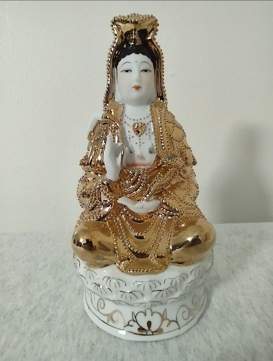 VINTAGE KWAN JIN GUANYIN STATUE(GOLD ACCENTS) V-FINE COND!! BEAUTIFUL!!;7 inches Tall.