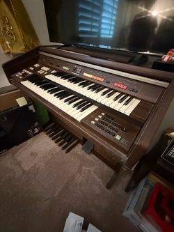 Technics Electronic Organ with Pedalboard – Excellent Condition