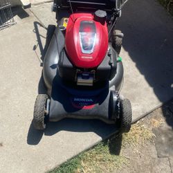 HONDA HRN 216 Self Propelled Good Condition 