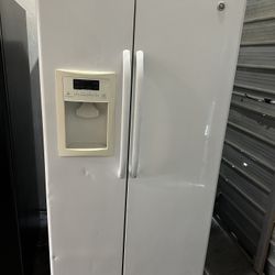 Refrigerator works great has icemaker and water selling cheap because there’s a little bit on the front. I sell all the time everything works.