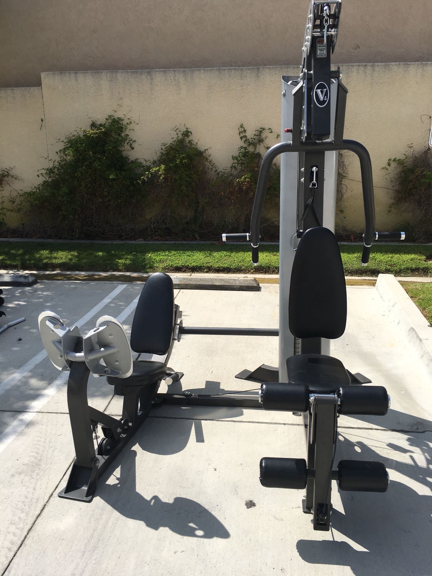 Hoist V4 Elite Gym With Leg Press for Sale in Oceanside, CA OfferUp