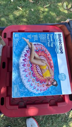 Towel top 5 foot pool float