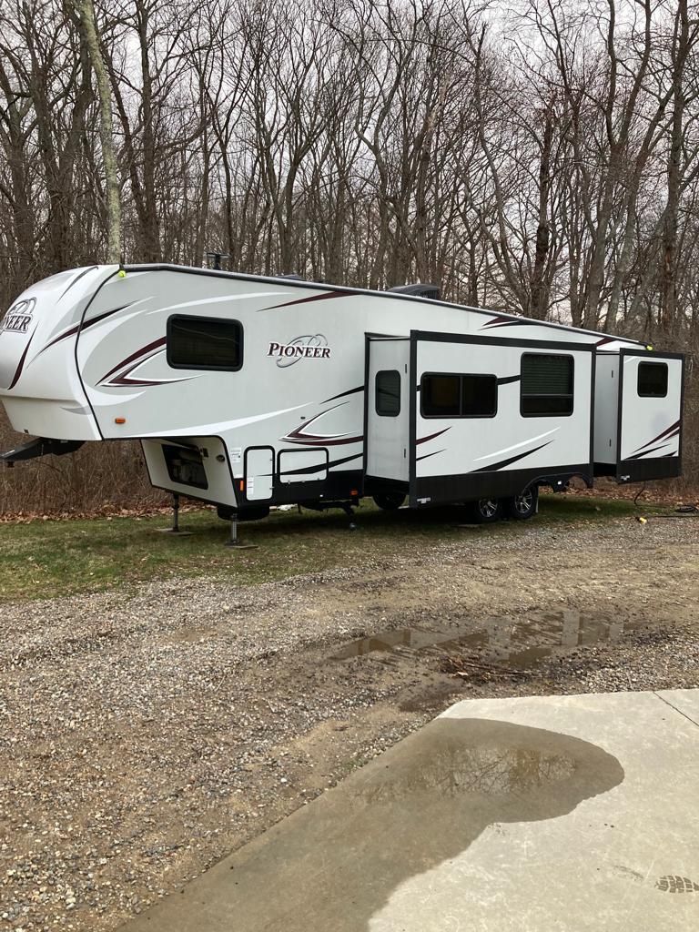 RV Fifth Wheel Trailer