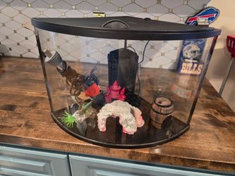 Top Fin Corner 6 Gal Fish Tank (Has A Leak)