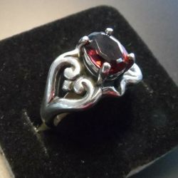 JAMES AVERY SCROLLED HEART LADIES RING WITH GARNET
