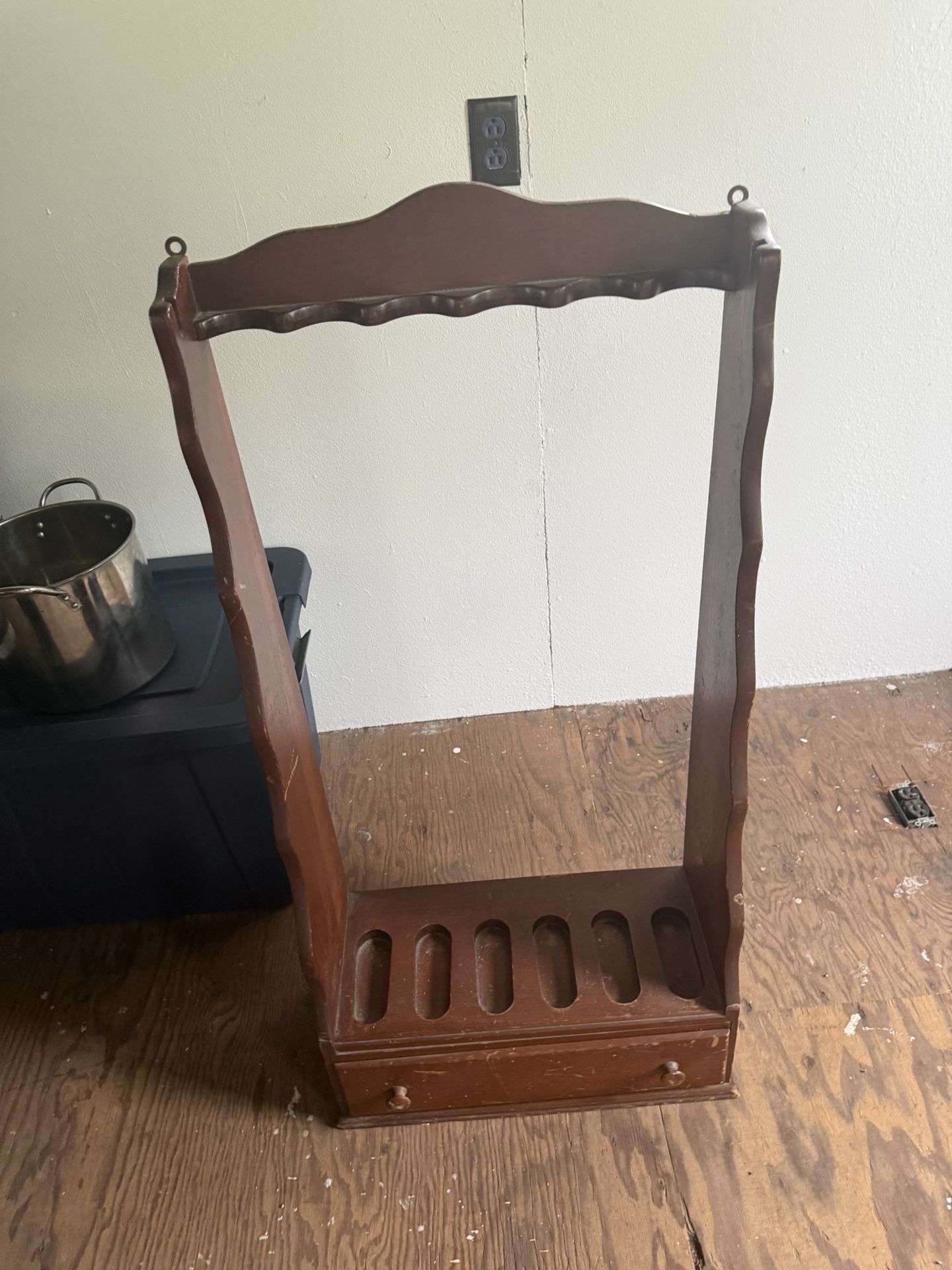 Gun Stand. Wood Vintage.