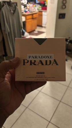 Prada Paradoxe perfume