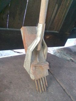 VINTAGE WEED POPPER $5